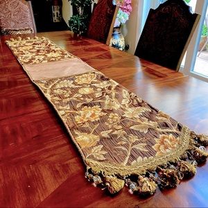 Janie Fricke Floral dining table runner
